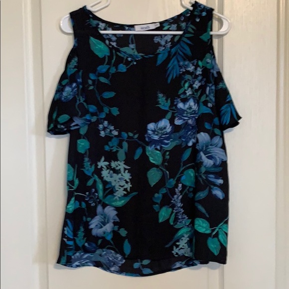 Flowy, Flutter-Sleeved Cold Shoulder Top - Picture 2 of 7